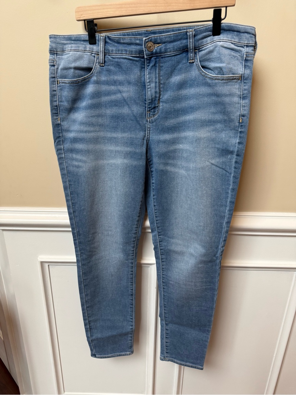 American Eagle Outfitters Light Blue Denim Jeans- Jeggings